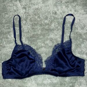 ⭐️NEW⭐️NWOT VICTORIA’S SECRET Satin Lace Bralette
